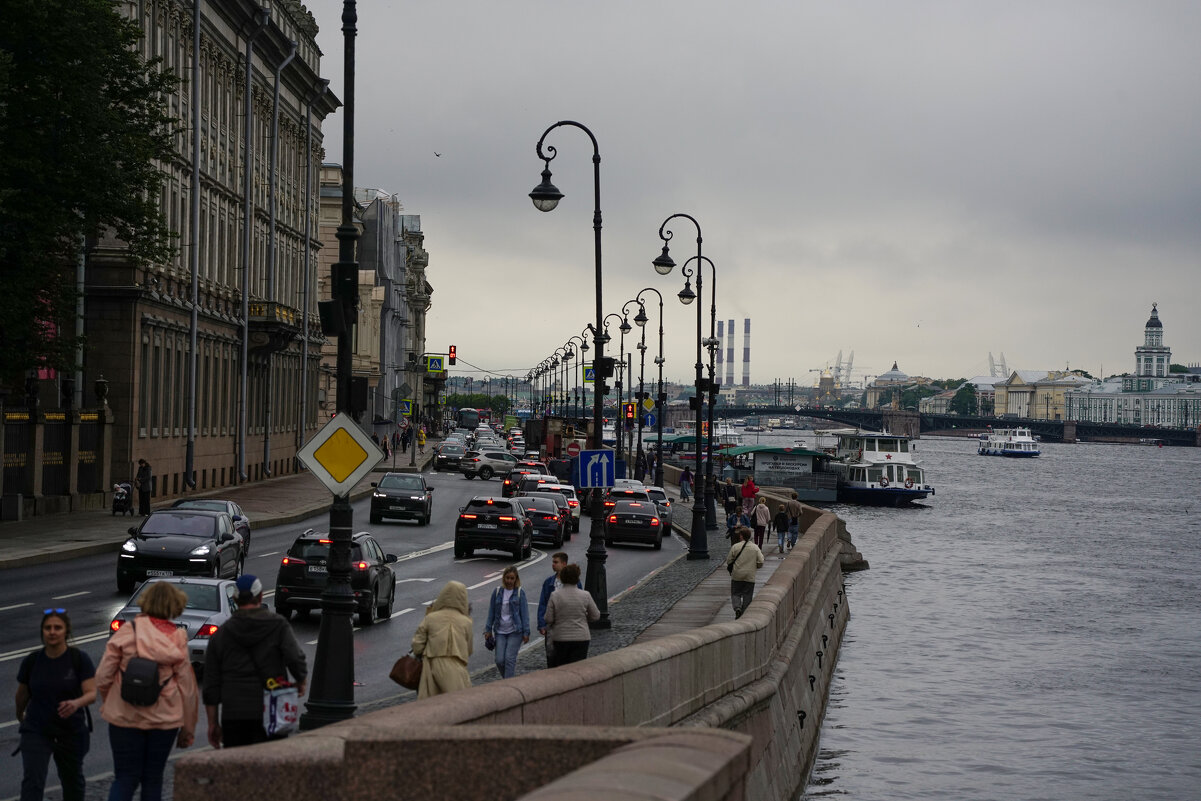 Будни Дворцовой набережной - Иван Литвинов Будни Дворцовой набережной - Иван Литвинов