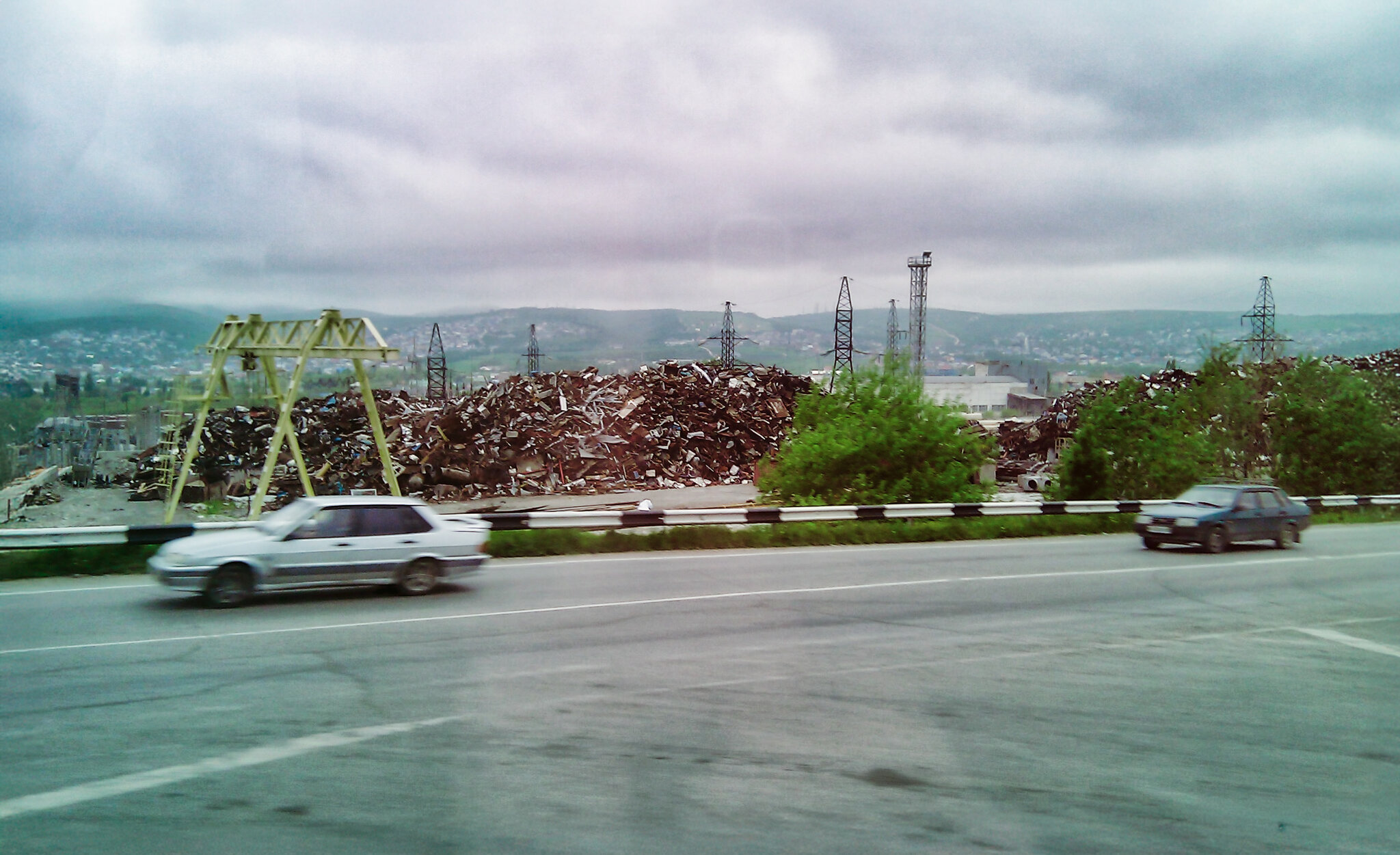 По дороге в Новороссийск: индустриальный пейзаж Краснодарского края, 2011 год :: Джованни Луче По дороге в Новороссийск: индустриальный пейзаж Краснодарского края, 2011 год :: Джованни Луче