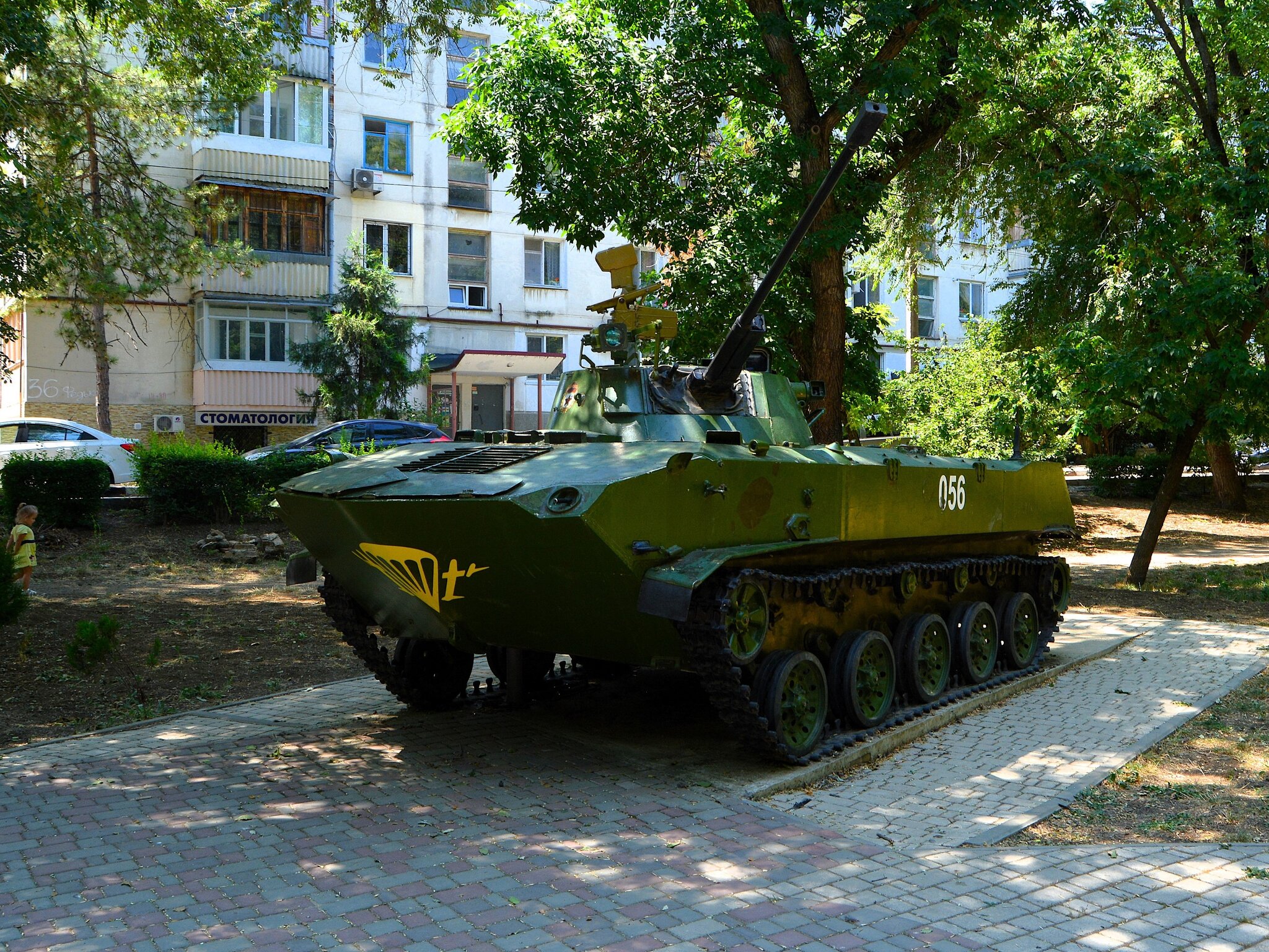 Феодосия. Памятник Боевой машине десанта БМД – 2 в Комсомольском парке. :: Пётр Чернега Феодосия. Памятник Боевой машине десанта БМД – 2 в Комсомольском парке. :: Пётр Чернега