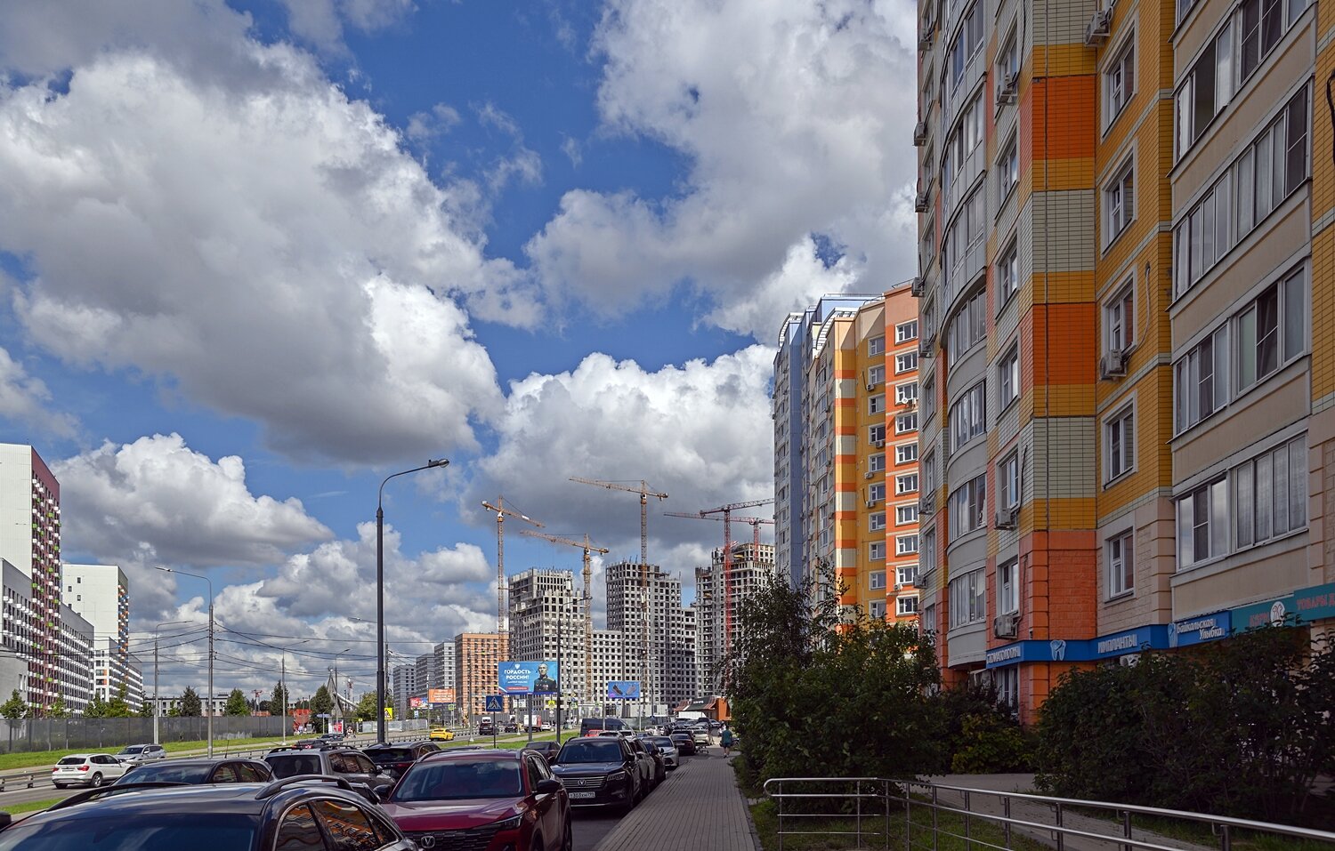 Облачно в Новой Москве :: Валерий Иванович Облачно в Новой Москве :: Валерий Иванович
