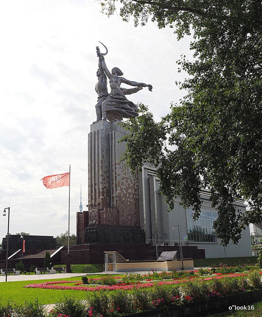 памятник знаменитый :: Олег Лукьянов памятник знаменитый :: Олег Лукьянов