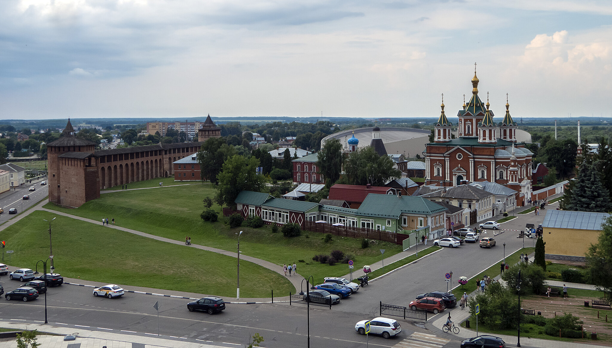 Вид на Коломенский кремль с колокольни :: Сергей Цветков Вид на Коломенский кремль с колокольни :: Сергей Цветков