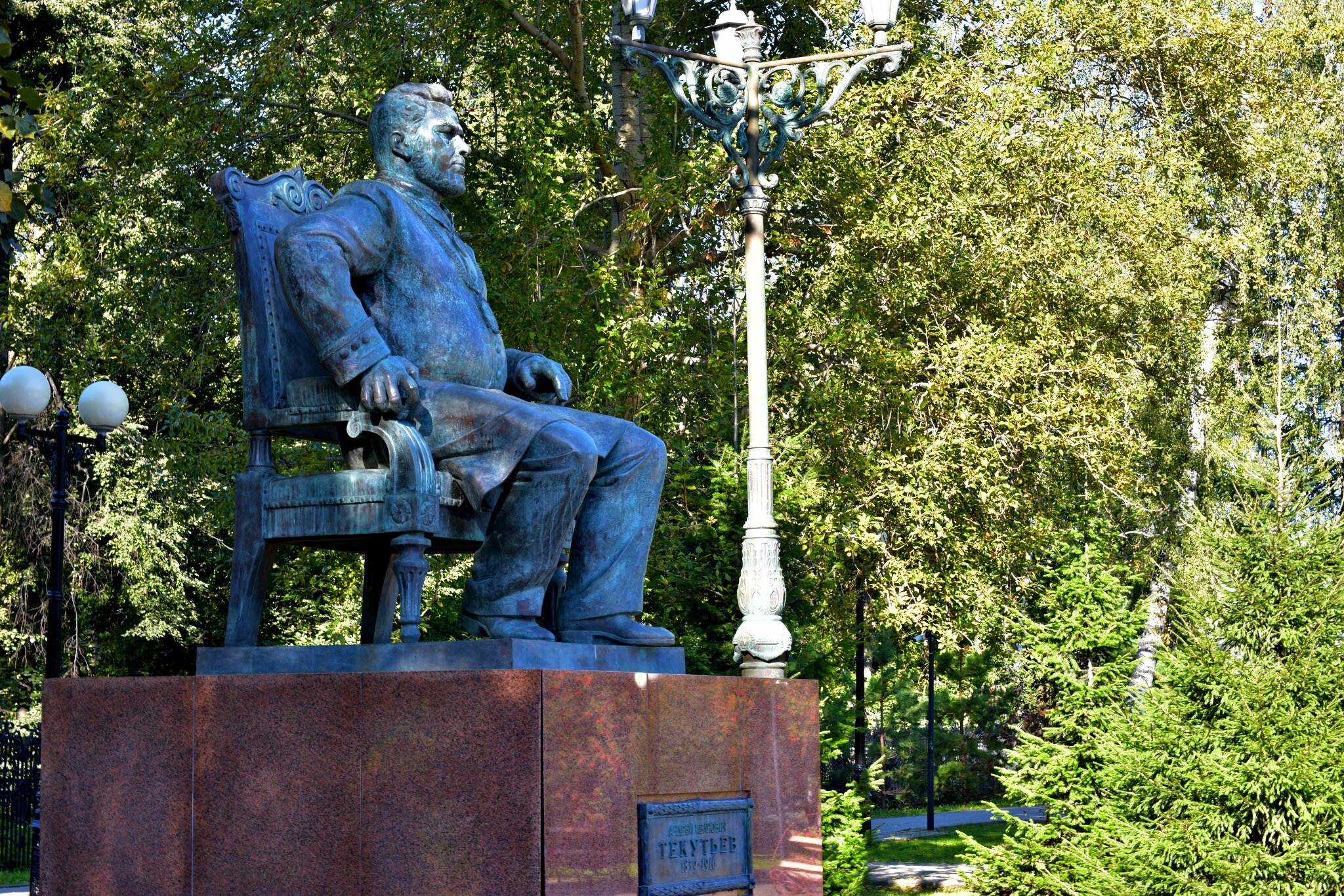 Памятник в Омске :: Anguss Grand Памятник в Омске :: Anguss Grand
