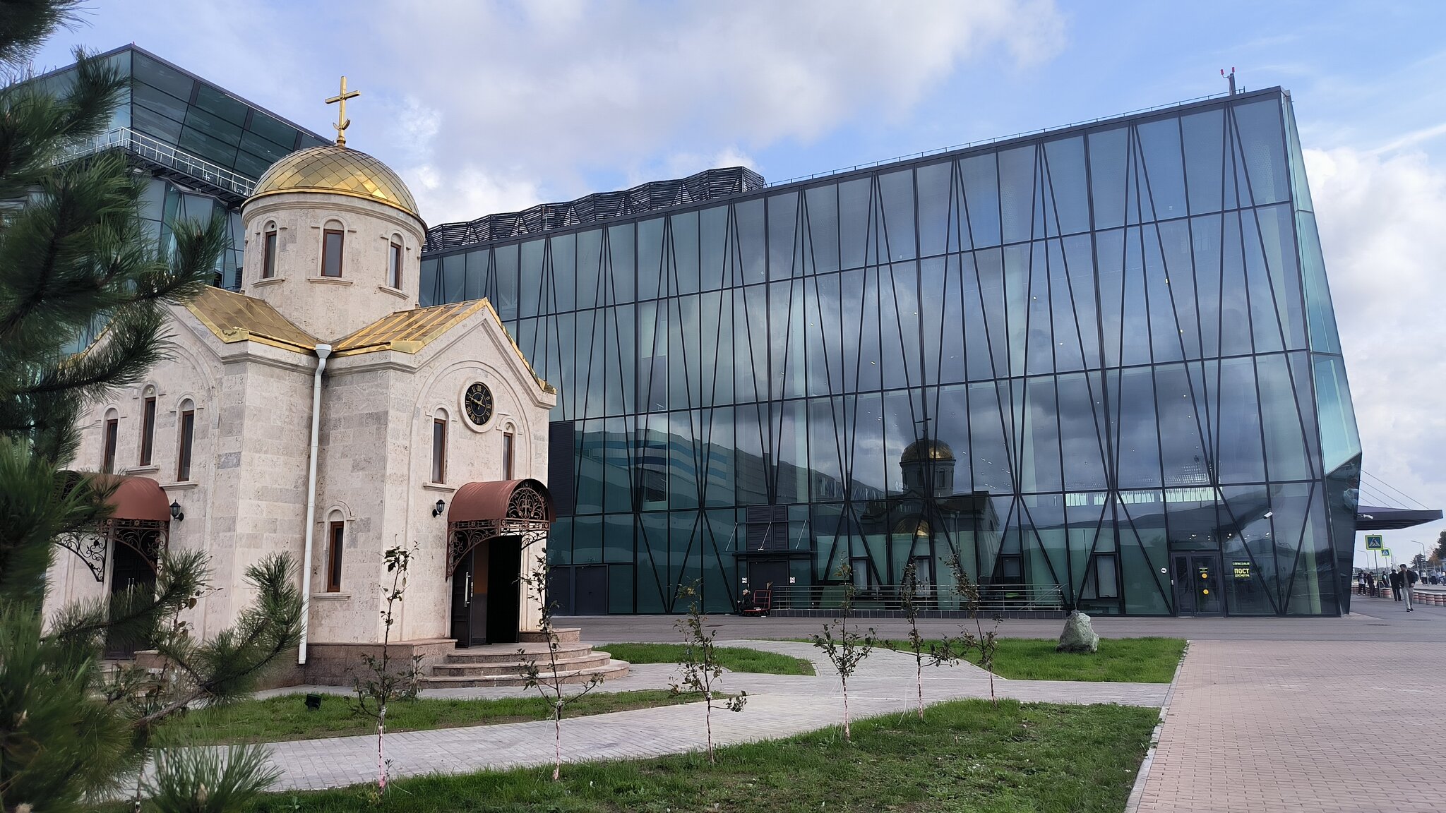 Церковь возле аэропорта. :: Ольга Церковь возле аэропорта. :: Ольга