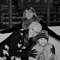 Счастливая семья во время отдыха :: Евгений