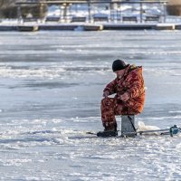 Главное - прицепить уловистую мормышку :: Валерий Иванович