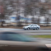 Автомобиль на дороге :: Александр Синдерёв