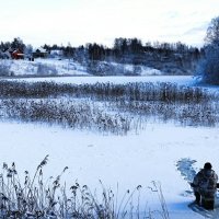 Не клюёт, и лёд трещит. :: Милешкин Владимир Алексеевич 