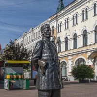 Однажды в Нижнем,памятник городовому в Нижнем Новгороде :: Сергей Цветков