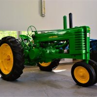 Чебоксары. Колёсный трактор John Deere А. :: Пётр Чернега