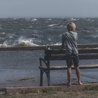 Осенний шторм в Керчи. :: Анатолий Щербак