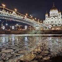 Лед, мост, храм, ночь :: Александр Чеботарь