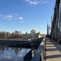 Движение по Староволжскому мосту. :: Olga Oskolkova