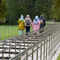 Вверх по лестнице, ведущей вниз. :: Валерий Пославский