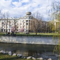 Симферополь,дом  на  Набережной  37 :: Валентин Семчишин