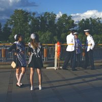 Прогулка по набережной :: Сергей Швечков