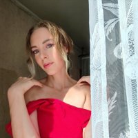 Девушка в красном :: Януся Характерова