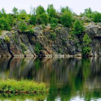 Скалистый берег :: Сергей Швечков