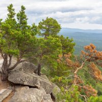 Скалы на вершине горы Заозерная. г. Миасс, озеро Тургояк. :: Алексей Трухин