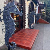 Коньки у  магазина янтаря. :: Валерия Комова