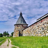 У СТЕН СОЛОВЕЦКОЙ КРЕПОСТИ.  Большой Соловецкий остров. :: Виталий Половинко
