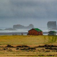 Два дома у берега Исландии :: Георгий А