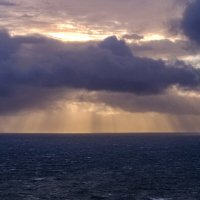 Солнце еле проходит сквозь облака :: Георгий А Солнце еле проходит сквозь облака :: Георгий А