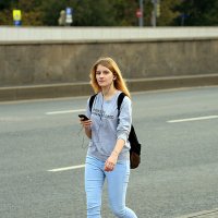 прохожая :: Олег Лукьянов прохожая :: Олег Лукьянов