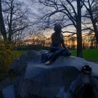 Девушка с кувшином :: Сапсан 