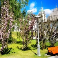 Колоновидные яблони зацвели в парке "Зарядье" :: Татьяна Помогалова