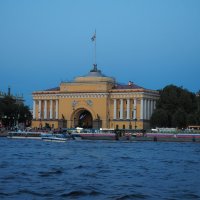 Из вечерней прогулки по Неве. :: Евгений Седов