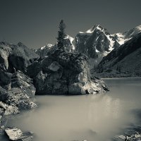 На горном утесе :: Вениамин Скородумов На горном утесе :: Вениамин Скородумов