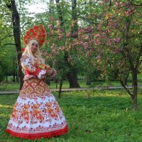 Кому яблочка? :: Дмитрий И_