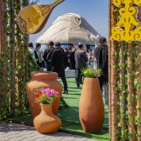 На площади :: Анатолий Чикчирный