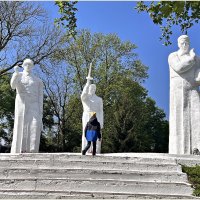 Мемориальный комплекс на братской могиле советских воинов в пос. Корнево. :: Валерия Комова Мемориальный комплекс на братской могиле советских воинов в пос. Корнево. :: Валерия Комова