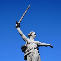 Мой Волгоград. Скульптура "Родина-Мать Зовёт" :: Сергей М Мой Волгоград. Скульптура "Родина-Мать Зовёт" :: Сергей М