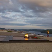 Вечный огонь в Мурманске :: Сергей Швечков Вечный огонь в Мурманске :: Сергей Швечков