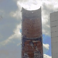 Москва. Руины ЗИЛа. Заводская дымовая труба. 1/3 высоты. :: Игорь Олегович Кравченко