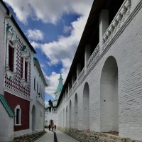 У стен монастыря :: Любовь 