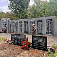 Мемориал в пос. Пятидорожное. :: Валерия Комова Мемориал в пос. Пятидорожное. :: Валерия Комова