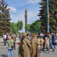 Движение к монументу на Площадь Победы :: Татьяна Машошина