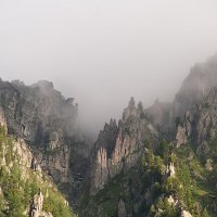 Туманные вершины на рассвете :: Вениамин Скородумов