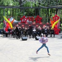В городском саду играет духовой оркестр. :: Егор Бабанов