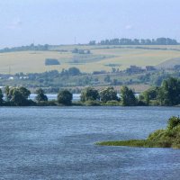 Вид от Свияжска на реку Свияга, острова Татарская Грива и деревню Гаврилково :: Александр Ильчевский 