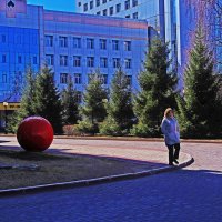 Май...У сквера нефтяников РН-Юганскнефтегаз! :: Владимир 
