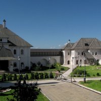 Настоятельский корпус и Монастырское училище :: Александр Ильчевский 