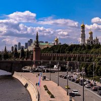 Вид с моста парка Зарядье :: Наталья Крюкова