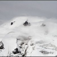 Камчатка. Острый Толбачик (3682 м) и Плоский Толбачик (действующий, высота 3140 м) :: Михаил Свиденцов