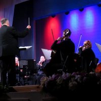 В оркестре один лишь дирижёр работает на совесть - все остальные из-под палки. :: Егор Бабанов В оркестре один лишь дирижёр работает на совесть - все остальные из-под палки. :: Егор Бабанов