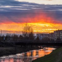 Ухта, очень красивый майский закат, зашедшее солнышко светит лучами поверх туч :: Николай Зиновьев